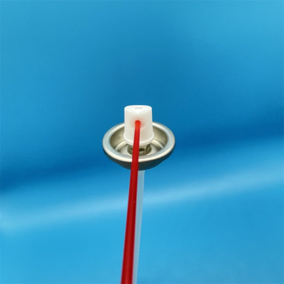 Valva de lubrificante WD-40 de extensão flexível para componentes de difícil acesso e espaços confinados com cabeça articulada.