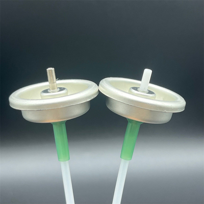 Uma válvula de 1 polegada com um atuador em forma de L. Uma válvula de refrescador de ar de precisão. Construção durável de plástico e metal.