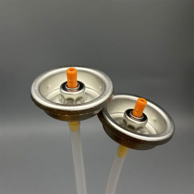 Válvula de limpeza de espuma para distribuição de espuma densa e aderente em aplicações de limpeza de superfícies